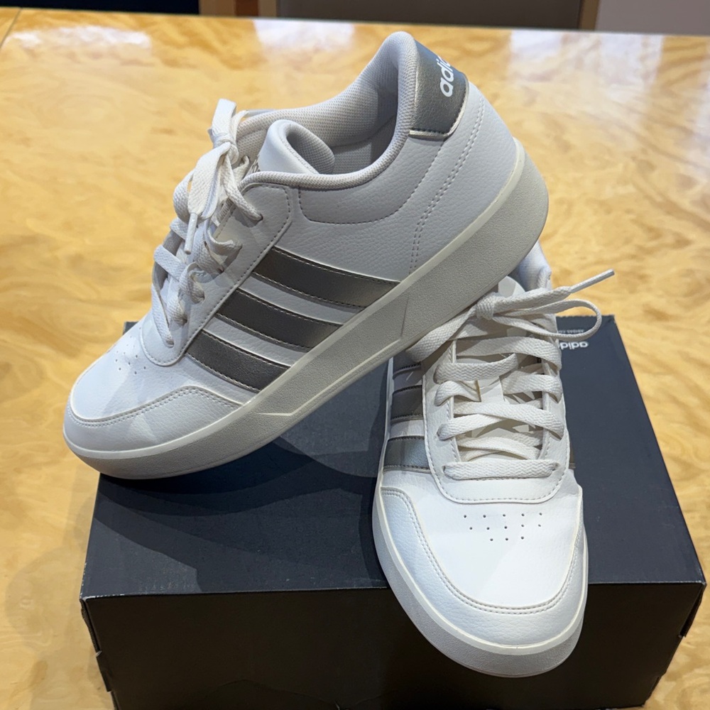Adidas Woman’s White Adidas Sneakers with Silver Stripes